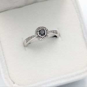 Gorgeous 10k white gold black diamond and white diamond ring